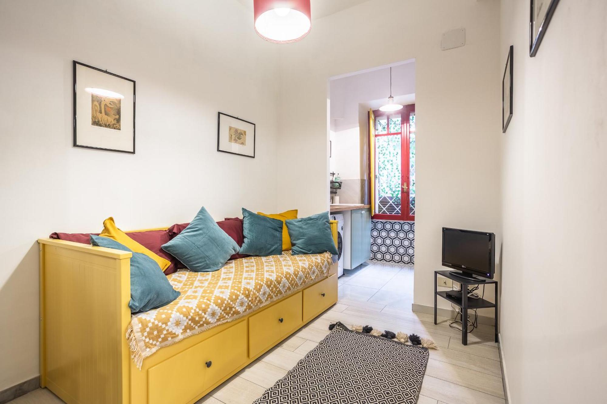 La Piccola Retro , Urban Color And Comfort Apartment